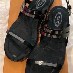 tod’s strappy flat sandal